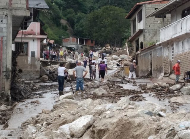 Τουλάχιστον 20 νεκροί στη Βενεζουέλα από τις καταρρακτώδεις βροχές [ΒΙΝΤΕΟ]
