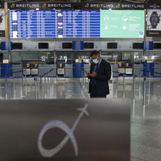 CDC: Η Ελλάδα ανάμεσα στις χώρες που πρέπει να αποφεύγουν οι Αμερικανοί λόγω κορωνοϊου