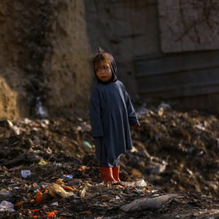 Η πανδημία ώθησε περίπου 80 εκατομμύρια ανθρώπους στην ακραία φτώχεια