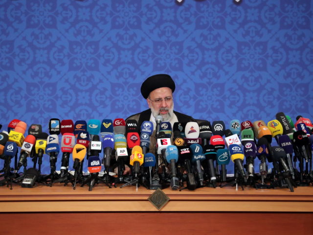 Ορκίστηκε νέος πρόεδρος του Ιράν ο Εμπραχίμ Ραϊσί