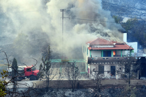 Καλύτερη εικόνα παρουσιάζουν οι πυρκαγιές σε Βασιλίτσι, Βλαχόπουλο και Καστάνια