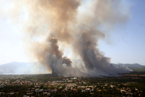Εισαγγελική παρέμβαση για την καταστροφική φωτιά στην Βαρυμπόμπη