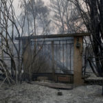 Σε πλήρη εξέλιξη η πυρκαγιά στη Βαρυμπόμπη – Εκκενώθηκε και μέρος του Κρυονερίου