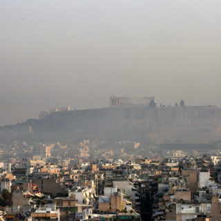 Φωτιά στην Βαρυμπόμπη: Η Κύπρος στέλνει πυροσβέστες και οχήματα