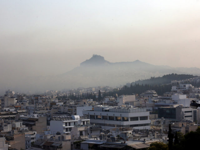 Επικίνδυνα σωματίδια στην ατμόσφαιρα της Αθήνας από την πυρκαγιά στη Βαρυμπόμπη