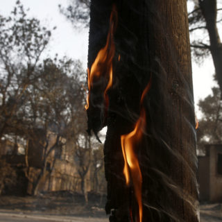 Φωτιά στην Εύβοια: Τέσσερα ενεργά μέτωπα, «καθηλωμένα» τα εναέρια μέσα