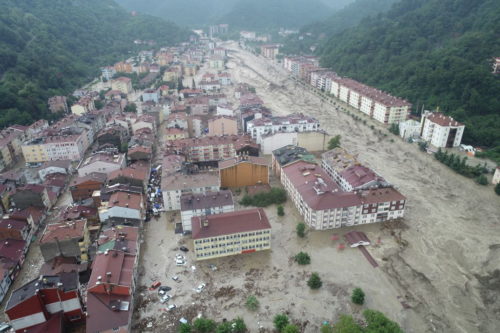 Τουλάχιστον τέσσερις νεκροί από τις σαρωτικές πλημμύρες στην Τουρκία [ΒΙΝΤΕΟ]