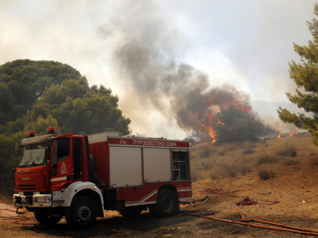 Πυρκαγιά στην Κάρυστο: Μεγάλη αναζωπύρωση στον Οικοδομικό Συνεταιρισμό των Ιατρών