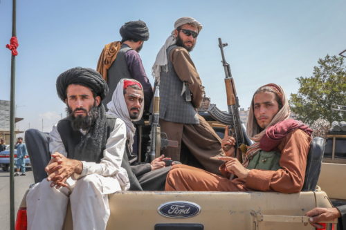 «Γενική αμνηστία» για όλους τους κρατικούς λειτουργούς ανακοίνωσαν οι Ταλιμπάν