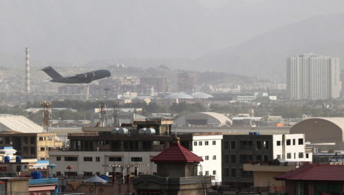 Οι Ταλιμπάν συνομιλούν με την Τουρκία και το Κατάρ για τη διαχείριση του αεροδρομίου της Καμπούλ