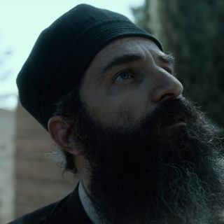 Η Γελένα Πόποβιτς βλέπει τον Άνθρωπο του Θεού σαν μια μίξη αδερφών Κοέν και Φράνκο Τζεφιρέλι