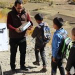 Ο δάσκαλος που μετέφερε με το ποδήλατό του βιβλία στα απομακρυσμένα χωριά του Αφγανιστάν