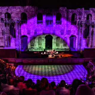 «Απόψε παίζουμε για τους θεούς», είπε ο Roger Eno, ρίχνοντας μια φωτεινή στιγμή στην λαίλαπα που ζούμε