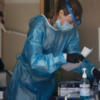 Τι θα συμβεί στο μέλλον της πανδημίας με τις μεταλλάξεις του ιού