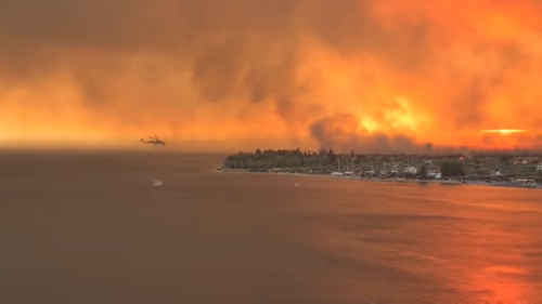 Τουλάχιστον 150 σπίτια έχουν καεί από τις φωτιές στην Εύβοια [ΒΙΝΤΕΟ]