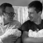 Ο Αμερικανός υπουργός Μεταφορών και ο σύζυγός του έγιναν γονείς