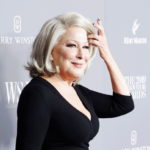 H Μπέτι Μίντλερ προτείνει αποχή από το σεξ ως απάντηση στον νόμο για τις αμβλώσεις