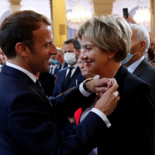 Η Γαλλία ζητά συγγνώμη από τους χαρκί