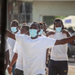 Αϊτή: Οργή και πανικός στο αεροδρόμιο από χιλιάδες μετανάστες που απελάθηκαν από το Τέξας [BINTEO]