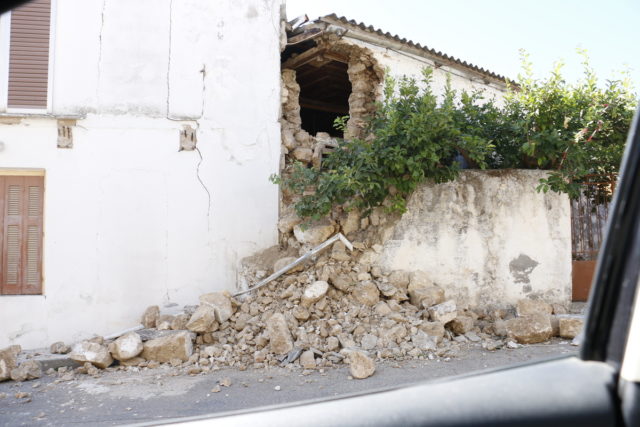 Πολίτες παραχωρούν το σπίτι τους σε σεισμόπληκτους στην Κρήτη