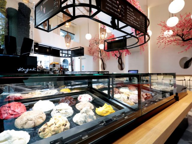 Είσαι λάτρης του παγωτού; Τότε όλοι οι δρόμοι οδηγούν στην Καπνικαρέα