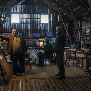 Ο Μαντς Μίκελσεν αντιπροτείνει μια φιλοσοφική κωμωδία εκδίκησης με τους Εκκεντρικούς