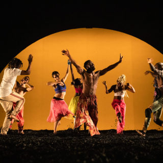 Wakatt / Η εποχή μας: Ένα έργο που αντλεί έμπνευση από την αφρικανική ήπειρο