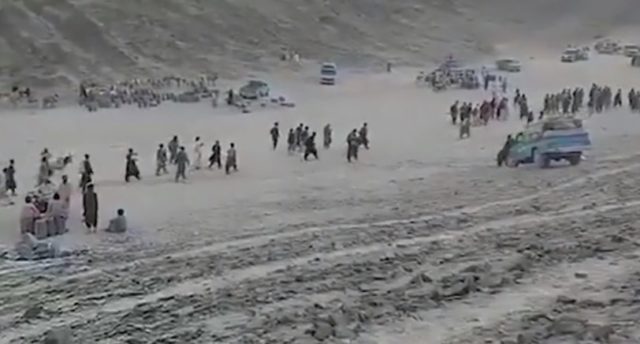Χιλιάδες Αφγανοί πρόσφυγες διασχίζουν την έρημο με προορισμό τη Δύση [ΒΙΝΤΕΟ]