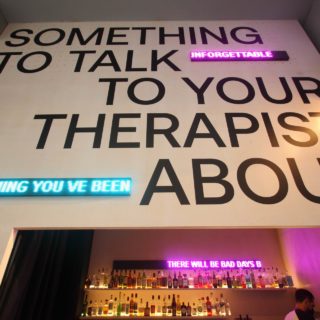 Στο Bar in front of the bar ο κατάλογος με τα κοκτέιλ αλλάζει κάθε μέρα