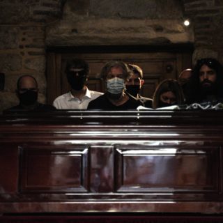 Λαϊκό προσκύνημα στη σορό του συνθέτη Μίκη Θεοδωράκη στη Μητρόπολη Αθηνών