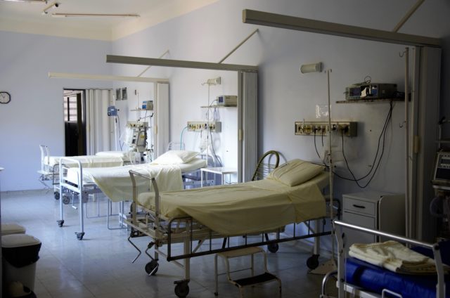 Νίκαια: Έριξε οξύ στην πεθερά του έξω από το Γενικό Κρατικό Νοσοκομείο