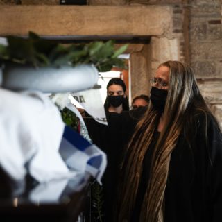 Αποχαιρετισμός στον Μίκη Θεοδωράκη