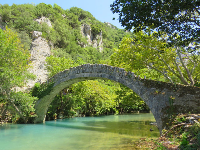 Φθινοπωρινές αποδράσεις: Μονοδένδρι, τόπος σοφίας στα Ζαγοροχώρια