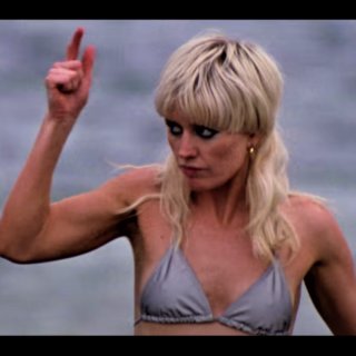 Στο Comfort To Me, οι Amyl and The Sniffers φλερτάρουν με το άλμπουμ της χρονιάς