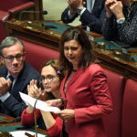 Ένα αχρείαστα σέξι γλυπτό προκαλεί αντιδράσεις στην Ιταλία