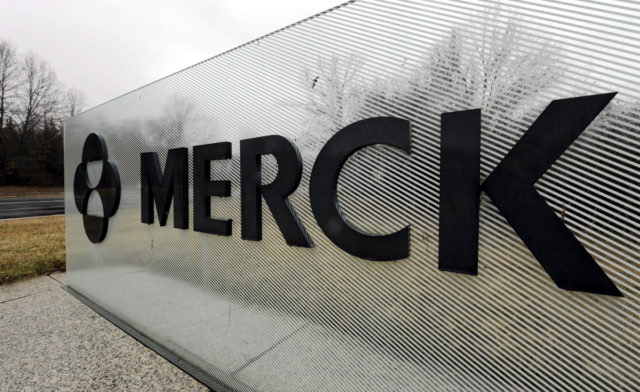 Η Merck ζήτησε επείγουσα έγκριση για το χάπι κατά του κορωνοϊού