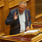 Παφίλης προς Μπογδάνο: «Βάλε τη μάσκα σου! Όχι μόνο την κουκούλα». [ΒΙΝΤΕΟ]