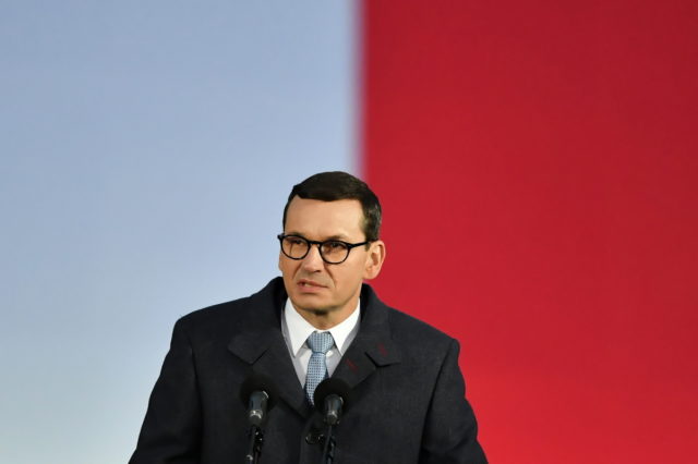 Ο Πολωνός πρωθυπουργός Μοραβιέτσκι διαβεβαιώνει ότι η χώρα του θέλει να παραμείνει στην Eυρωπαϊκή Ένωση