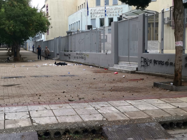 ΕΠΑΛ Σταυρούπολης: Ένταση μεταξύ αστυνομικών και εκπαιδευτικών [ΒΙΝΤΕΟ]