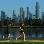 Στη Μελβούρνη γιορτάζουν το τέλος του μεγαλύτερου σε διάρκεια lockdown στον κόσμο