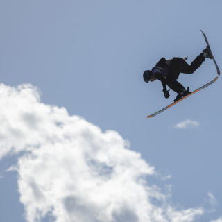 Στον ουρανό της Ελβετίας οι σκιέρ πετούν ελεύθεροι