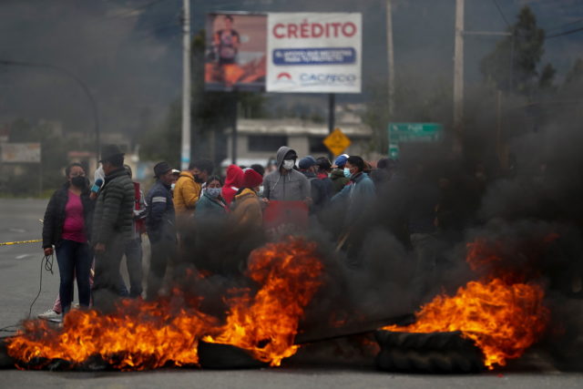 Αστυνομική βία και οδοφράγματα στις αντικυβερνητικές διαδηλώσεις των αυτόχθονων στον Ισημερινό
