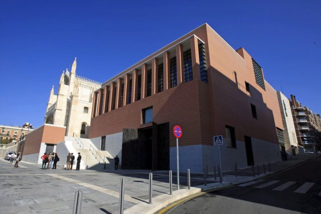 Ισπανία: Επιζώντες της μαζικής δηλητηρίασης το 1981 κατέλαβαν το μουσείο του Πράδο και απειλούν να αυτοκτονήσουν