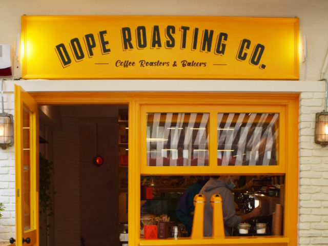 Στο Dope Roasting Co. θα γευτείς την πολυπολιτισμικότητα της Κυψέλης