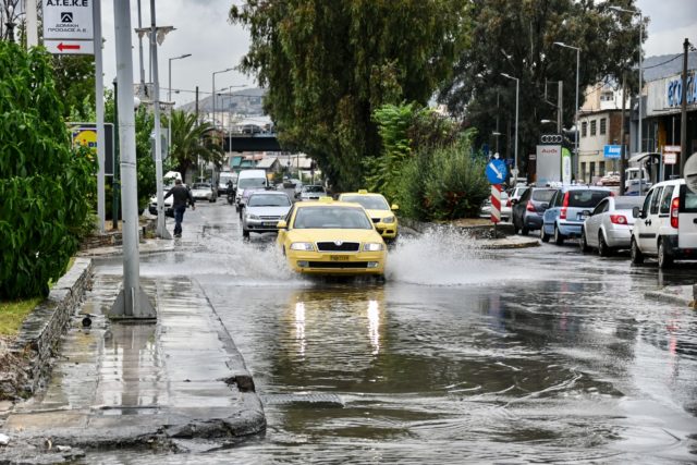 Διακοπή κυκλοφορίας λόγω των έντονων βροχοπτώσεων σε νέα και παλαιά εθνική οδό Αθηνών-Πατρών