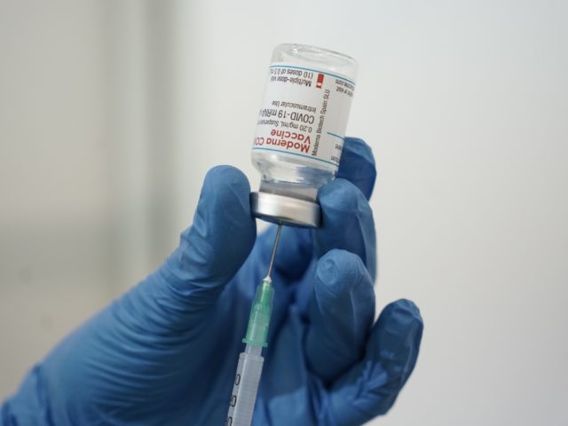 Επίσημη ανακοίνωση από τον Θ. Πλεύρη: Τέλος το πρόστιμο για ανεμβολίαστους άνω των 60 ετών.