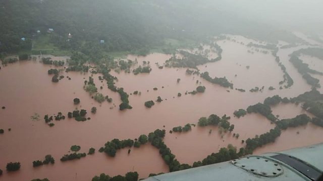 Ινδία: Τουλάχιστον 25 νεκροί και ανυπολόγιστες καταστροφές από τις καταρρακτώδεις βροχές