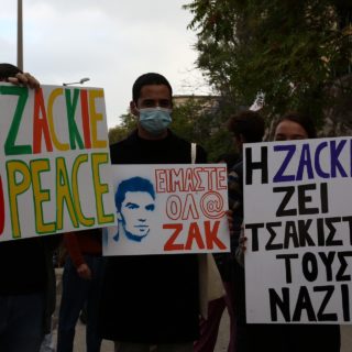 Ο σπαραγμός της οικογένειας κι ένας κόσμος που απαιτεί δικαιοσύνη