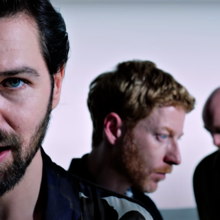 Οι Biffy Clyro προσφέρουν ατόφια οργή στο The Myth of the Happily Ever After