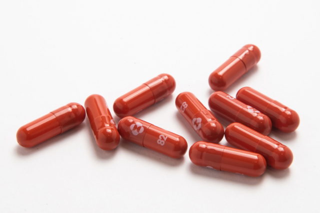 Pfizer και Merck: Τι γνωρίζουμε για τα δύο χάπια κατά του κορωνοϊού